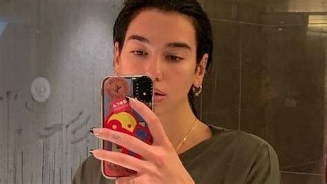 dua lipa shower selfie|Dua Lipa shares shower selfie flaunting abs, fans spot。